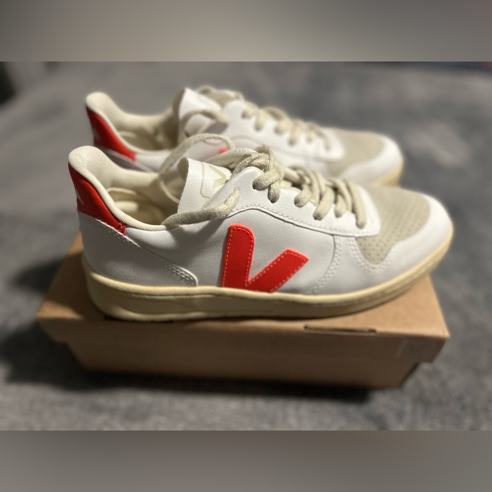 Veja sneakers size 9 (women)
